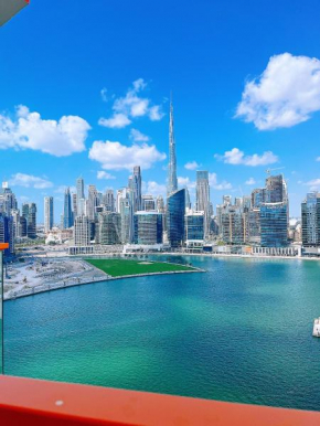 Luxury Oasis: Burj Khalifa Views